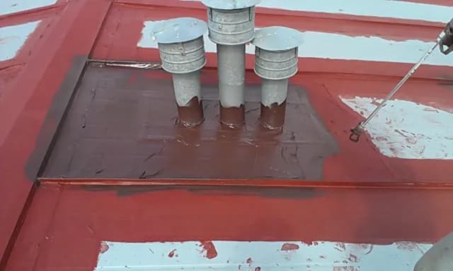 Jak uszczelnić komin na dachu, aby uniknąć kosztownych przecieków