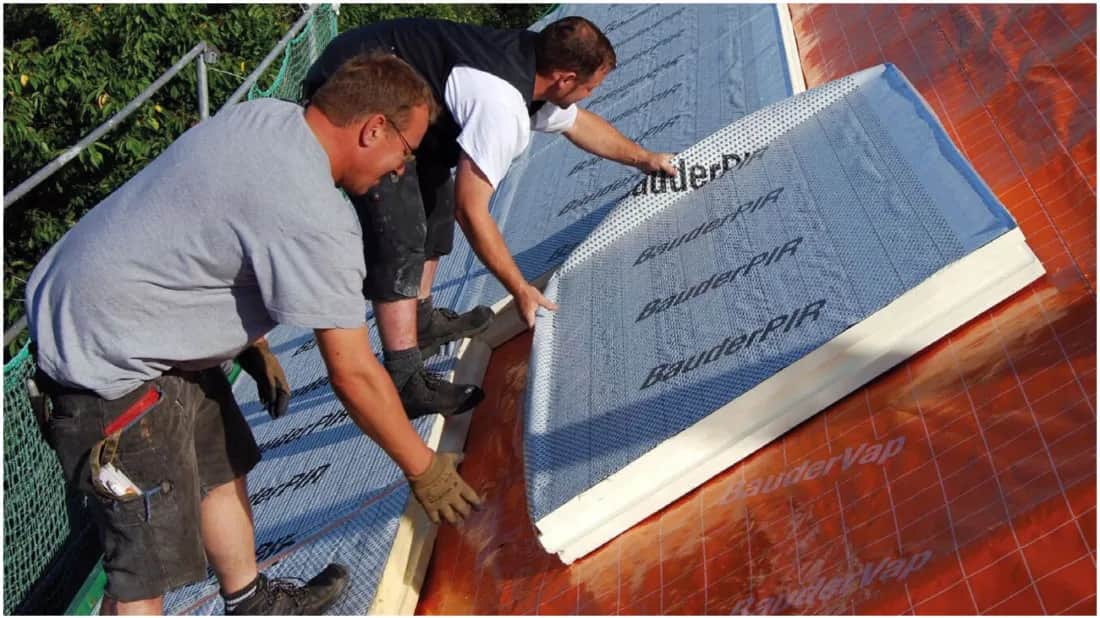 Jak chodzić po dachu bezpiecznie i uniknąć wypadków na dachu