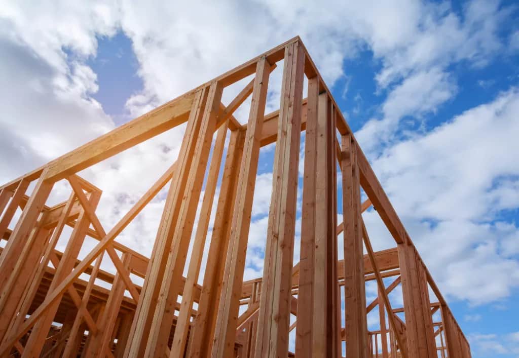 Jak obliczyć ilość drewna na dom szkieletowy i uniknąć kosztownych błędów