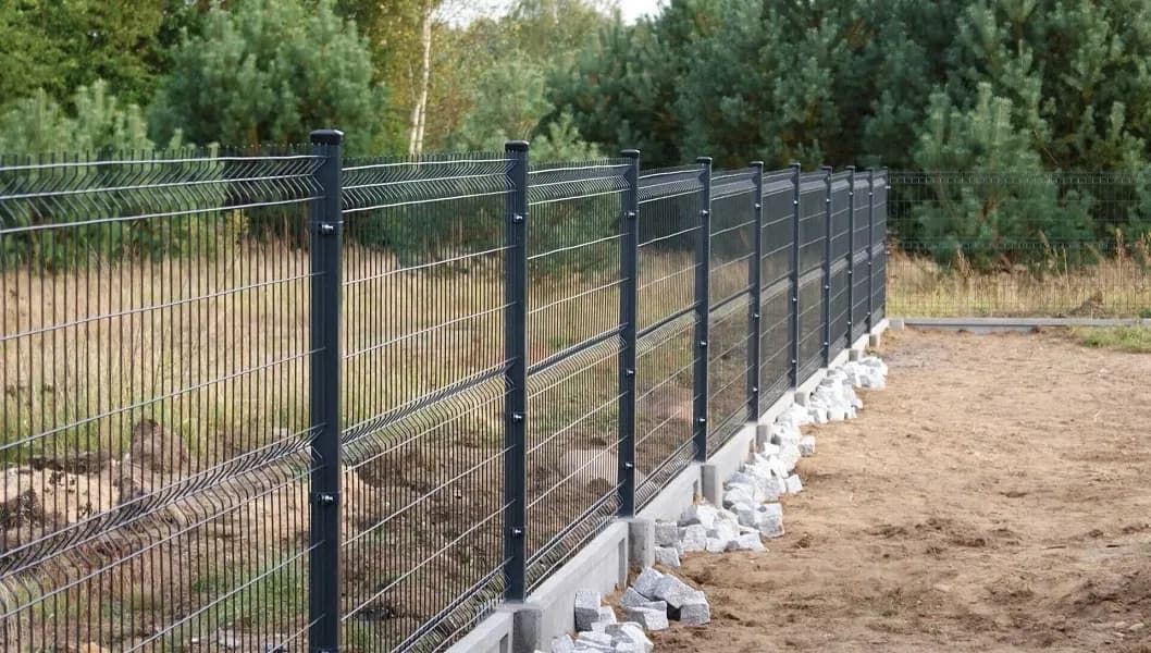 Jak zamontować ogrodzenie panelowe - uniknij najczęstszych błędów