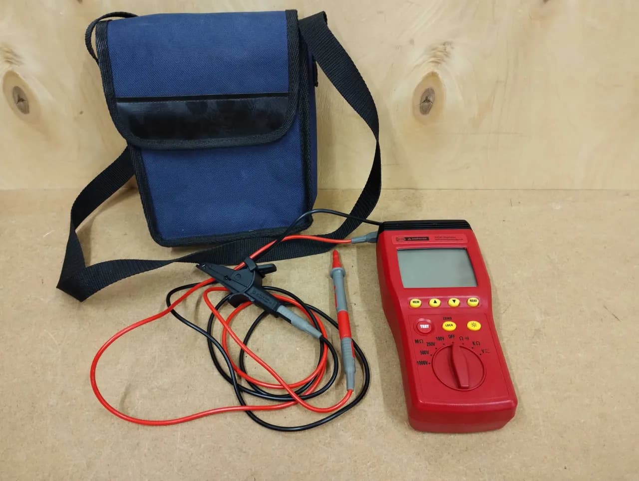 Jaki miernik rezystancji izolacji wybrać, aby uniknąć problemów?