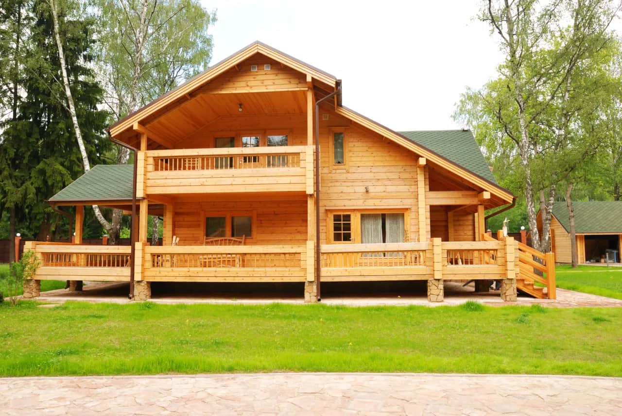 Ile drewna na dom z bali? Sprawdź, ile zaoszczędzisz na budowie