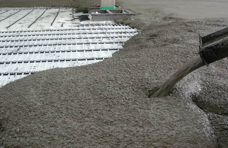 Ile zbrojenia rozproszonego na m3 betonu? Odkryj kluczowe normy i zastosowania