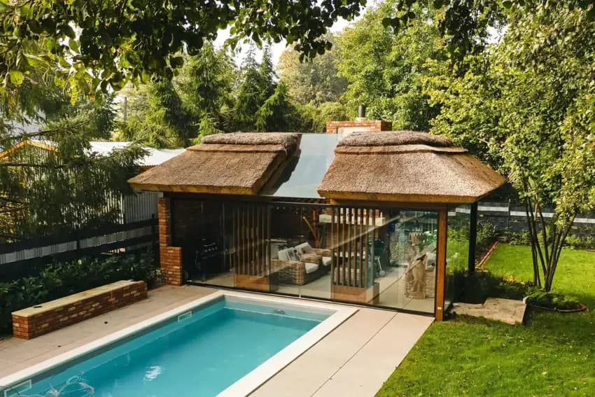 Czym pokryć dach altanki? Najlepsze materiały i ich wady