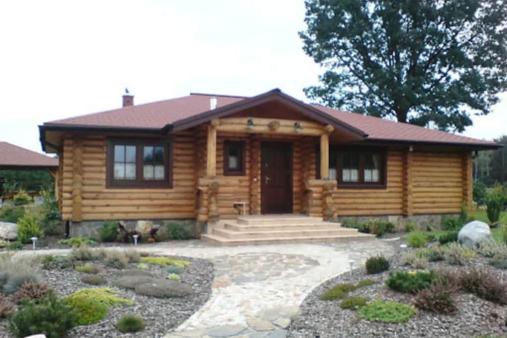 Jak ocieplić dom z bali, aby uniknąć problemów z wilgocią i zimnem