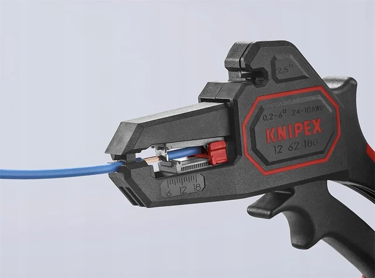 Jakie szczypce do ściągania izolacji wybrać, by uniknąć błędów?