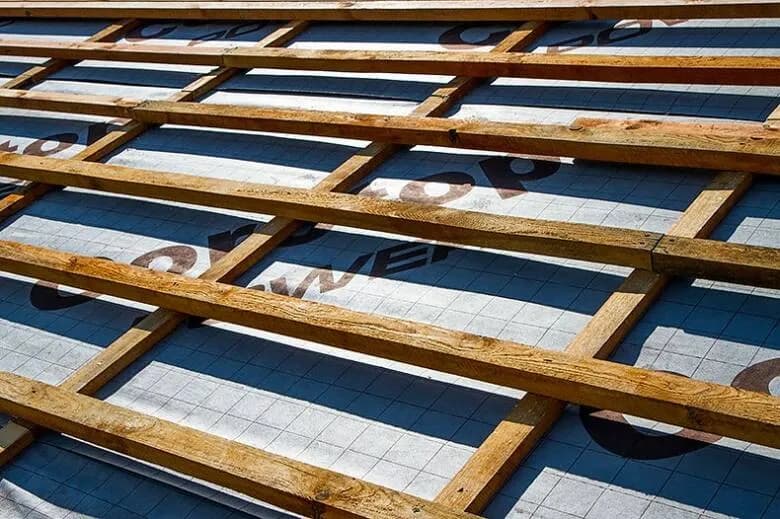 Najważniejsze informacje o łatach dachowych: wymiary, materiały, montaż