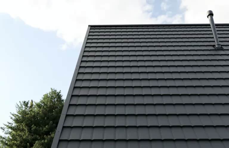 Jakie pokrycie dachów wybrać, aby uniknąć wysokich kosztów?