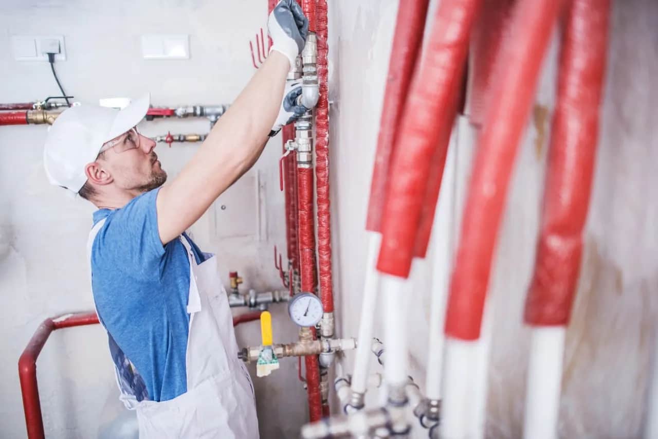 Izolacja rur co w piwnicy: jak uniknąć wysokich rachunków za ogrzewanie