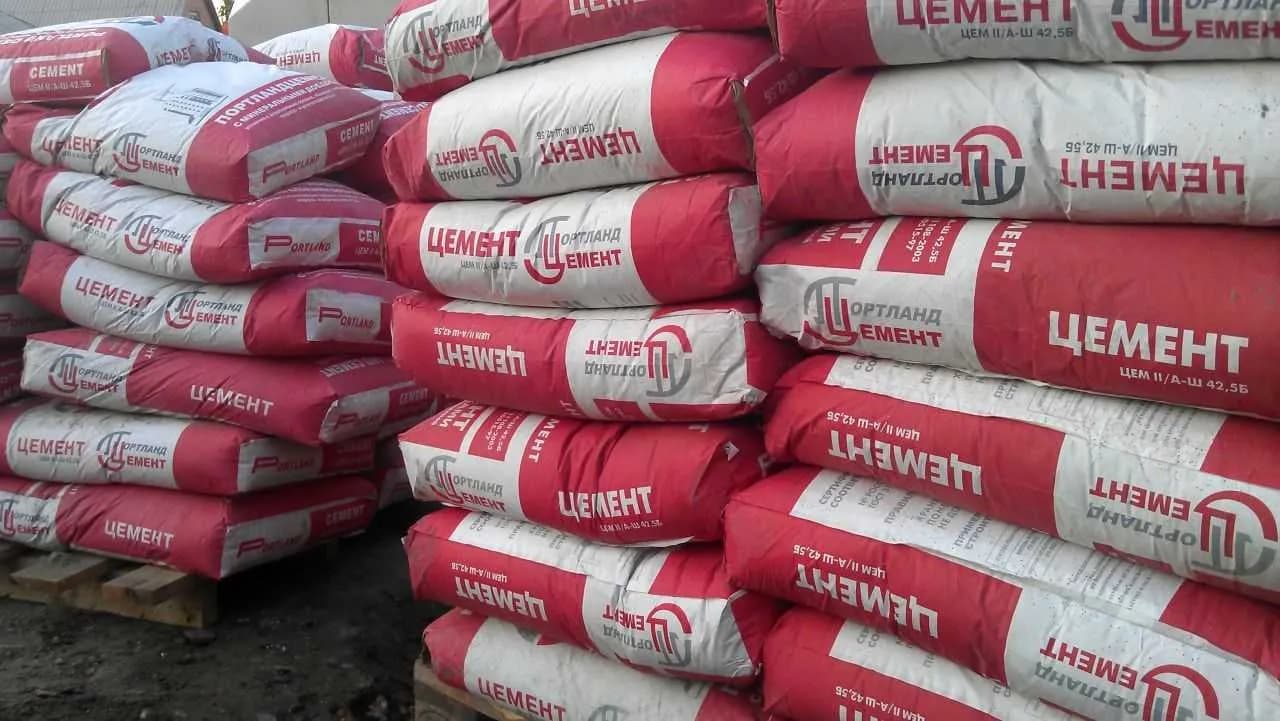 Ile waży litr cementu? Poznaj wagi różnych rodzajów cementu