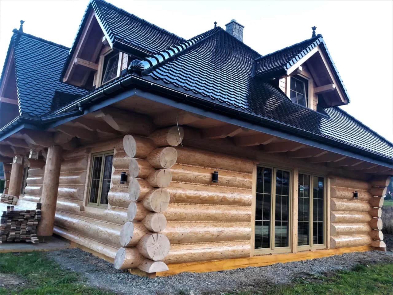 Dom z bali czy murowany: co wybrać, aby uniknąć kosztownych błędów?