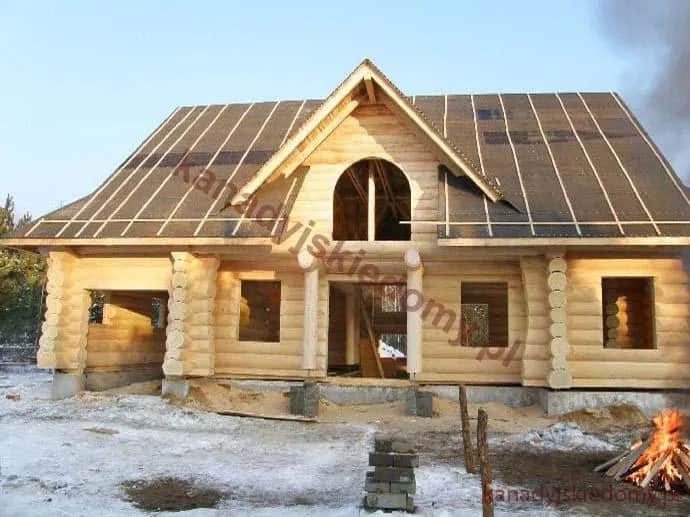 Jak wyczyścić dom z bali bez uszkodzenia drewna i zachować jego urok