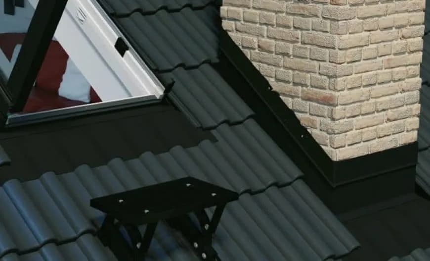 Czym obłożyć komin na dachu, aby uniknąć problemów z wilgocią?