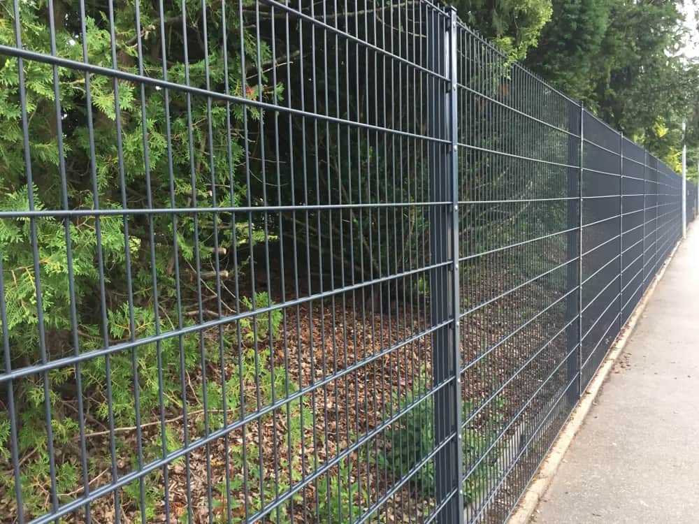 Jak tanio zrobić ogrodzenie - oszczędź na materiałach i pracy