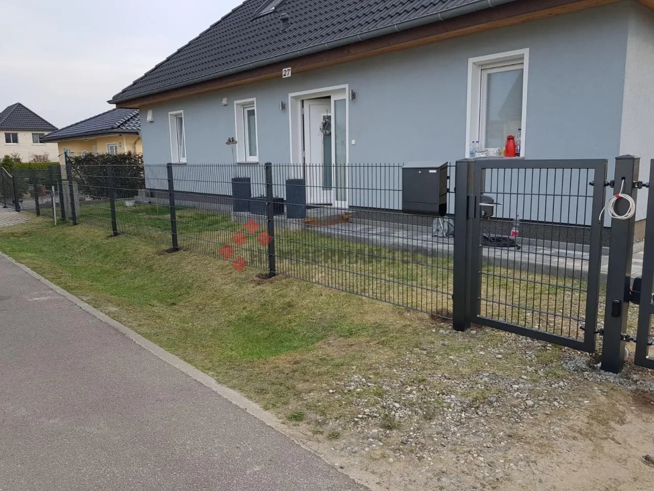 Jak zrobić ogrodzenie panelowe - krok po kroku bez zbędnych problemów