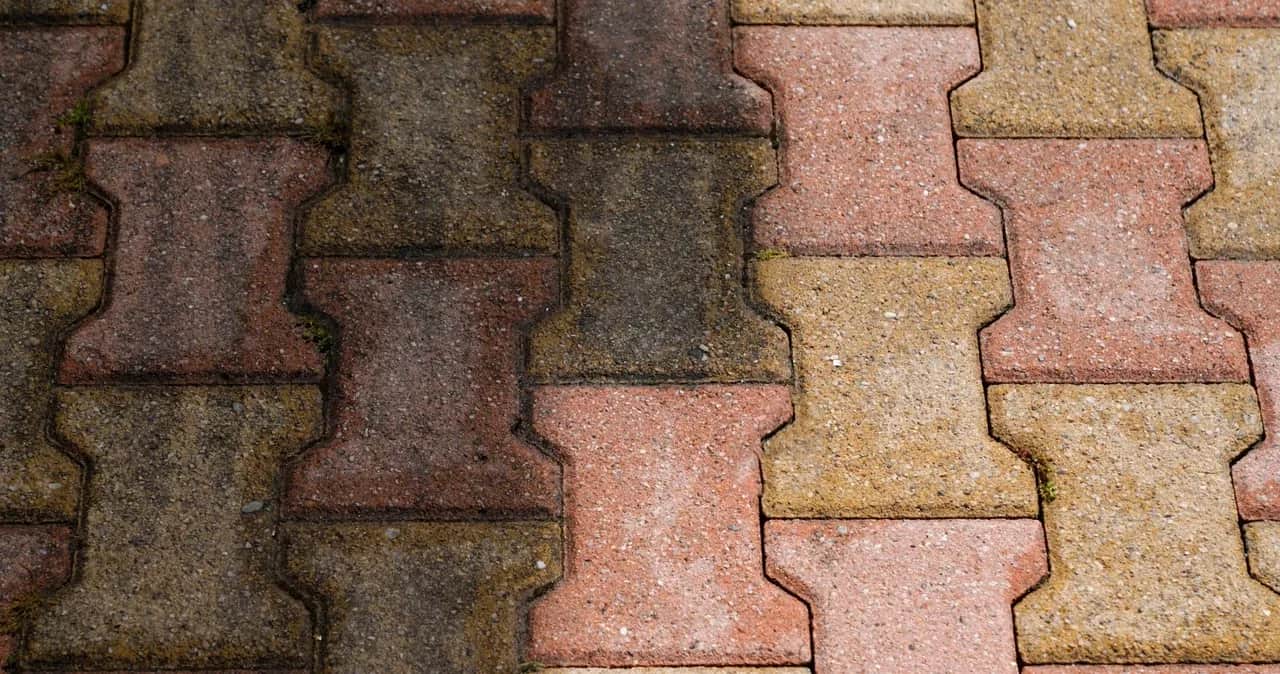 Jak usunąć farbę z kostki brukowej - skuteczne metody i porady