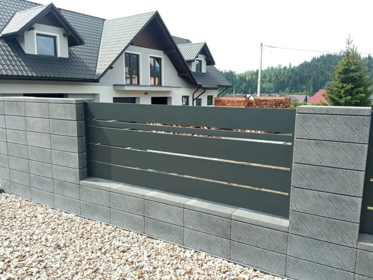 Co na ogrodzenie - najlepsze materiały i porady na każdy budżet